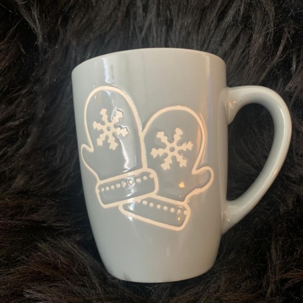 California Pantry Christmas White & Gray  Mittens‎ Mug